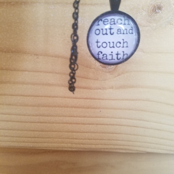 Reach out touch faith necklace - Picture 4 of 4